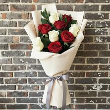 Букет красно-белые розы в Тучково Букет цветов из:  Розы в Тучково