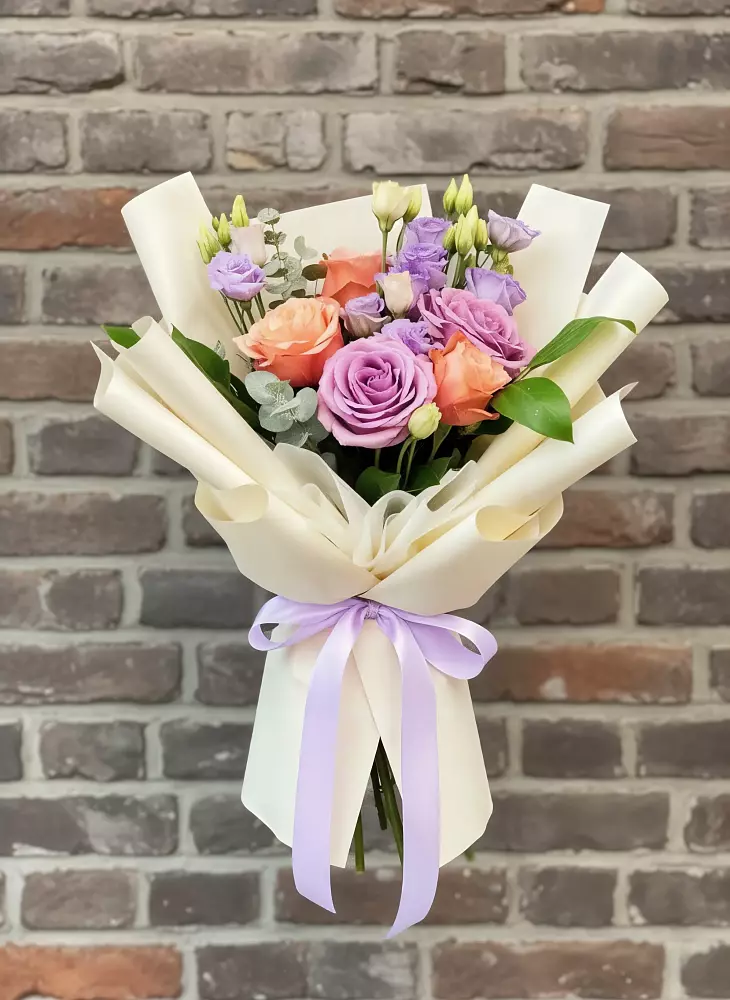 Букет цветов из: Лизиантусы и Розы в Тучково