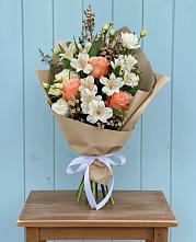 Букет яркий комплимент в Тучково Букет цветов из: Альстромерии, Лизиантусы, Розы и Хризантемы в Тучково