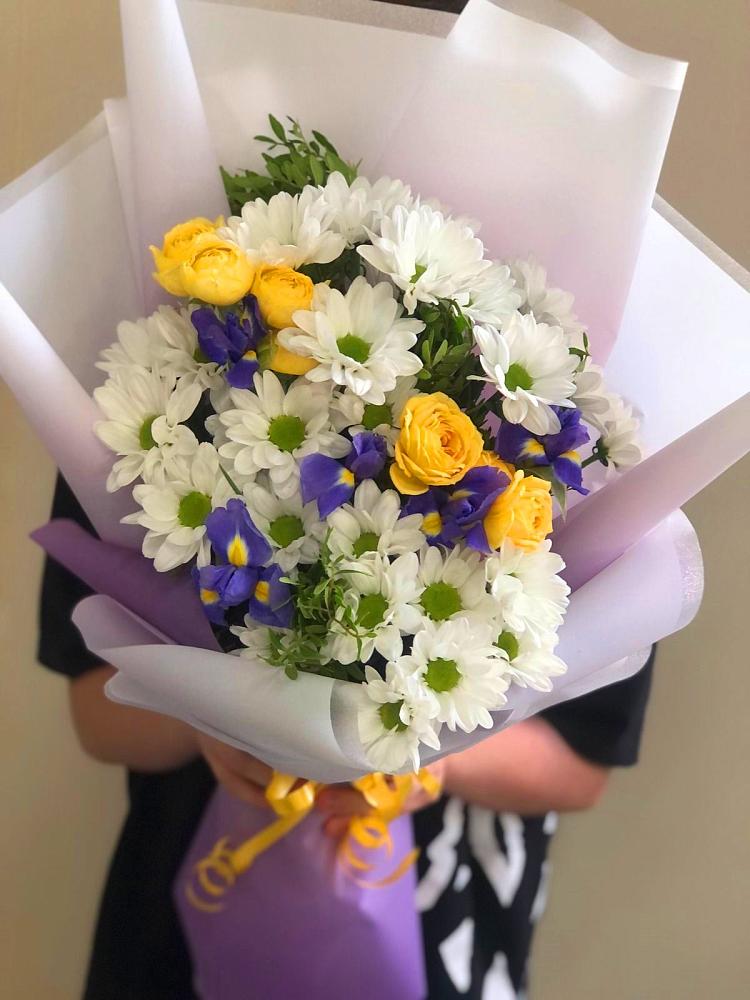 Букет солнечный привет в Тучково Букет цветов из: Ирисы, Хризантемы и Розы в Тучково