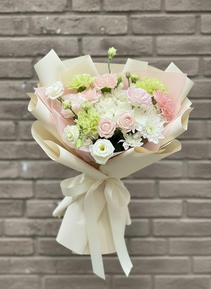 Букет Трепет мечты в Тучково Букет цветов из: Гвоздики, Розы, Лизиантусы и Хризантемы в Тучково