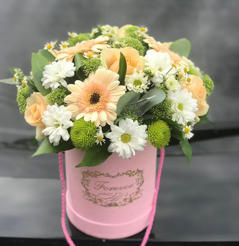 Цветочная композиция из Розы, Герберы и Хризантемы в шляпной коробке в Тучково